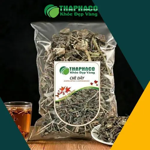 Hình ảnh bao bì sản phẩm Chè Dây Noni Tấn Phát với logo và thông tin rõ ràng