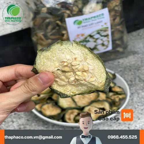 Quy trình sơ chế bí đao như rửa sạch và thái lát trước khi sấy