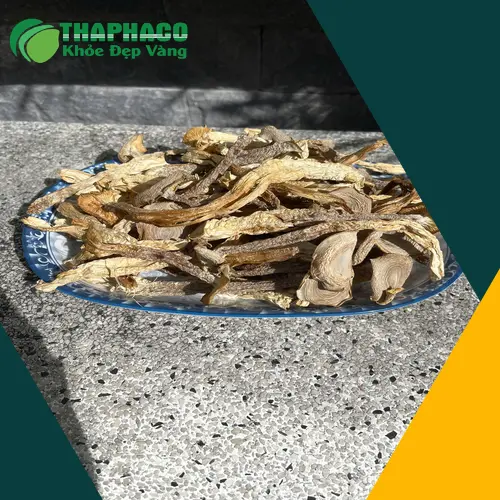 Ngâm nấm lộc nhung khô trước khi chế biến